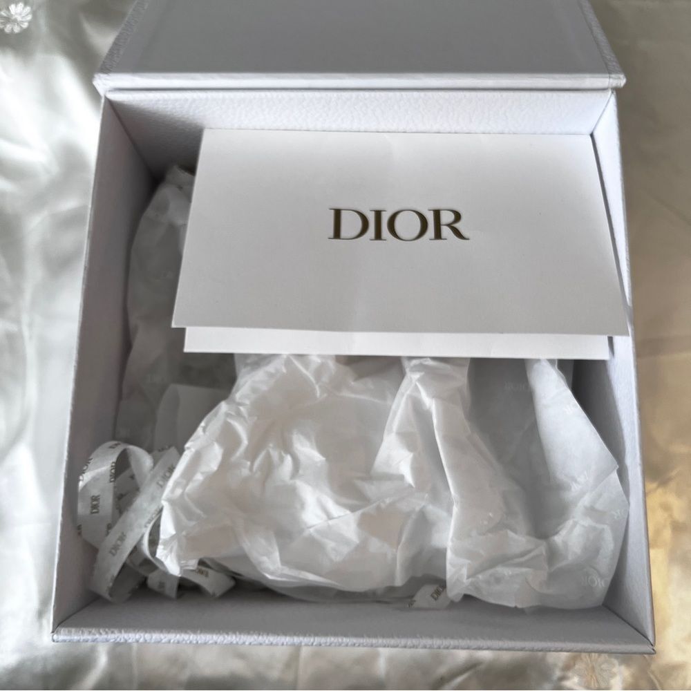 Dior Gift Box - Picture 2 of 3